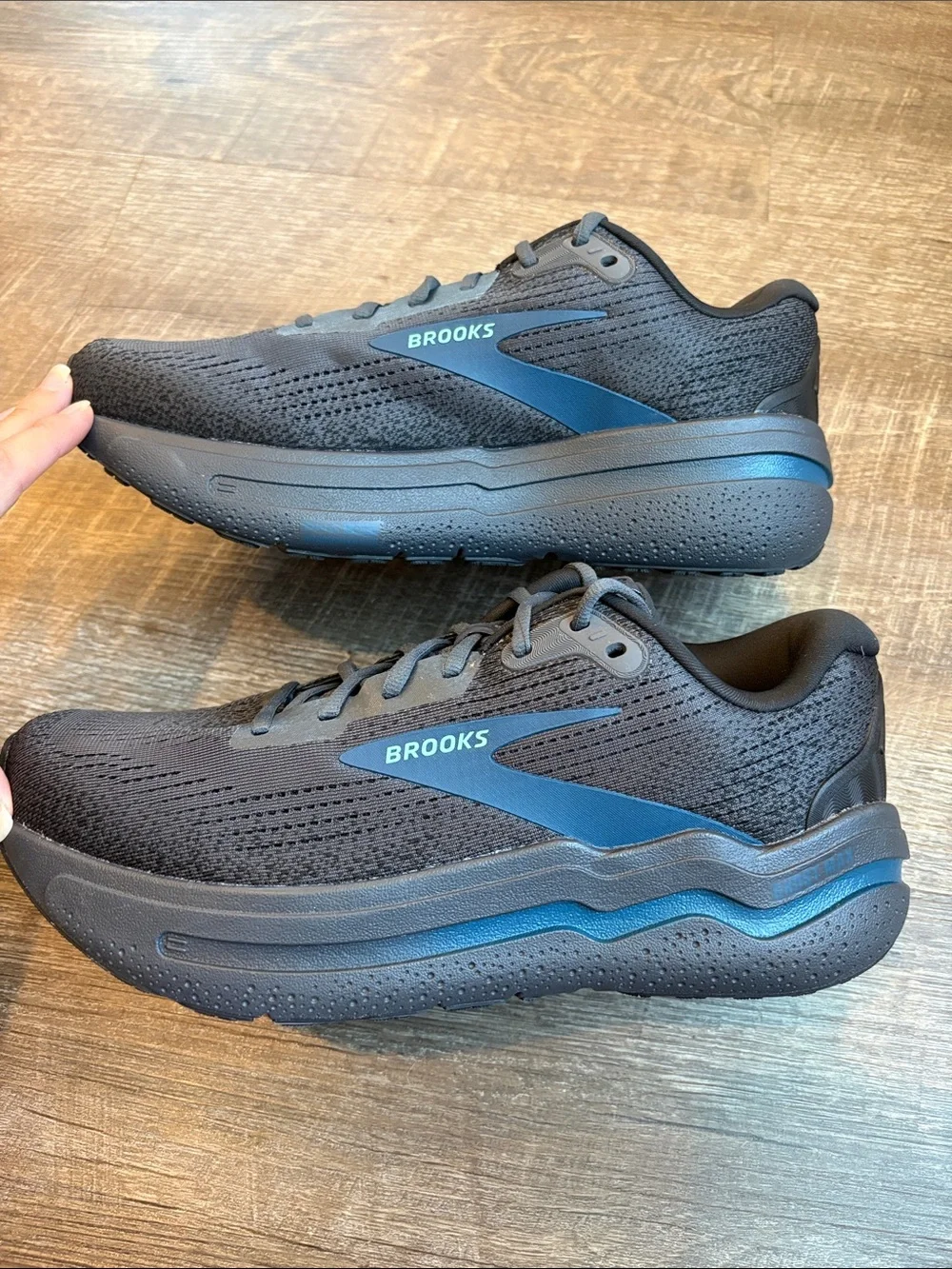 Brooks Ghost Max 2 Running Shoes Men's 9W WIDE Ebony/Blue Sapphire